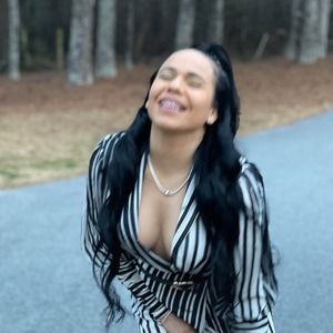 Meet your Posher, Yanet